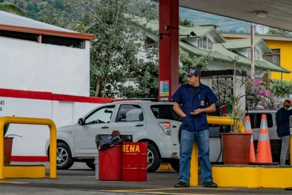 Кабинетът готви цялостен пакет с мерки заради скъпите горива