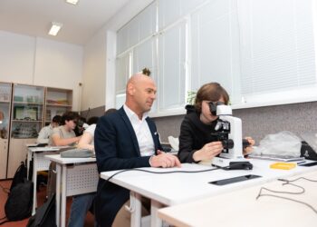 Кметът на Пловдив откри новия STEM център в СУ „Любен Каравелов“